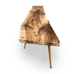 GLEIPNIR stolik z drzewa orzechowego na złotych nóżkach