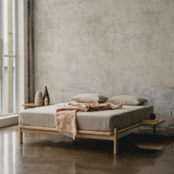 PUFF łóżko z litego drewna dębowego, polski design