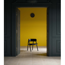 HONZA szerokie krzesło drewniane z pełnym oparciem, polski design