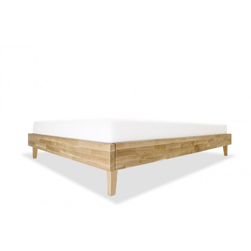 FLAT.WOOD drewniane łóżko bez wezgłowia do sypialni w stylu skandynawskim