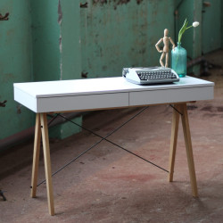 BASIC białe minimalistyczne biurko w stylu skandynawskim z bukowymi nóżkami i czarnymi elementami