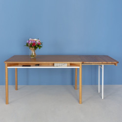 ZEEN drewniany stół rozsuwany z półką pod blatem, polski design