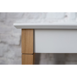 MIMO biurko z drewnianymi nogami w skandynawskim stylu