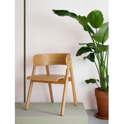 HONZA szerokie krzesło drewniane z pełnym oparciem, polski design