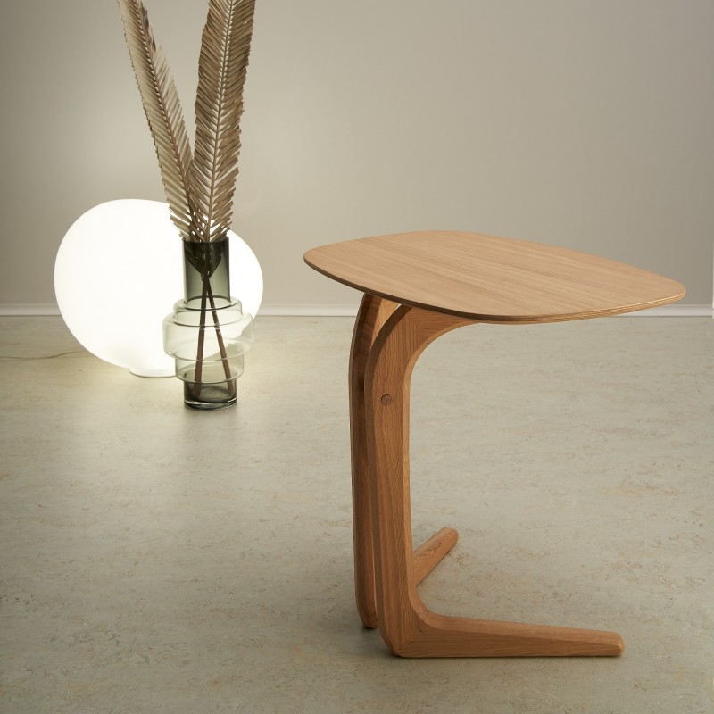 LET ME designerski stolik pomocnik z litego drewna w stylu modern-retro