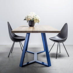 Y stół z drewnianym blatem na stalowej podstawie, styl loftowy