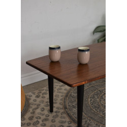 MON elegancki, drewniany stolik kawowy w stylu retro, vintage