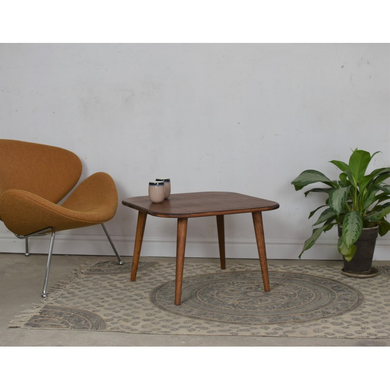 MANU drewniany stolik kawowy z kwadratowym blatem o zaokrąglonych rogach w stylu retro, vintage