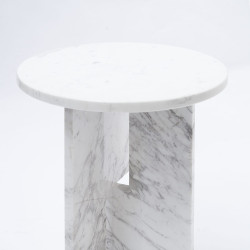 OBJECT065 marmurowy stolik pomocniczy z okrągłym blatem