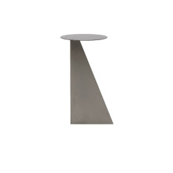 OBJECT084 stalowy stolik pomocniczy o geometrycznym i nowoczesnym kształcie