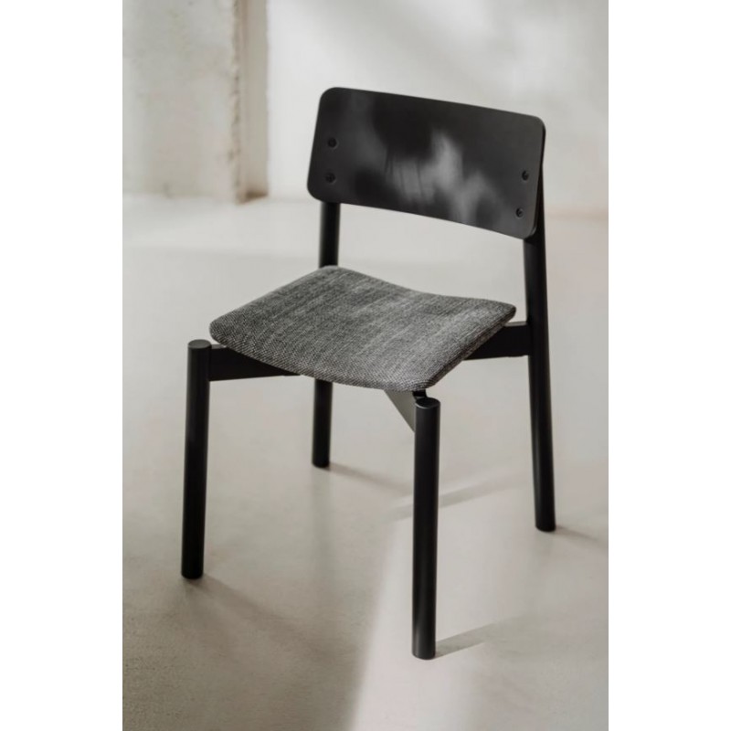 WEM CZARNE krzesło z drewnianym lub tapicerowanym siedziskiem