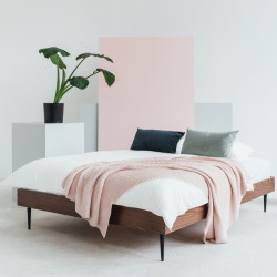 STREIKO minimalistyczne łóżko w stylu loftowym